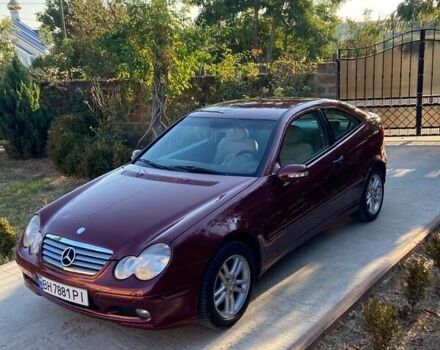 Красный Мерседес Ц-Класс, объемом двигателя 2.15 л и пробегом 240 тыс. км за 4200 $, фото 1 на Automoto.ua