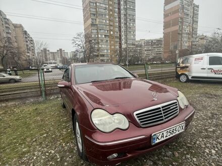 Червоний Мерседес Ц-Клас, об'ємом двигуна 2 л та пробігом 233 тис. км за 4700 $, фото 1 на Automoto.ua