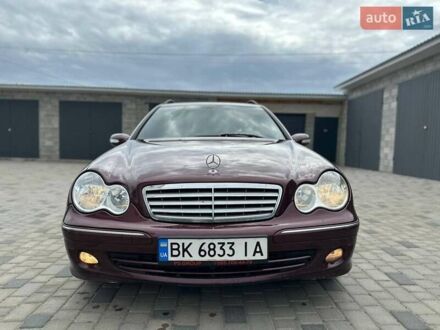 Мерседес Ц-Класс 2006 в Березно на Automoto.ua Красный Мерседес Ц-Класс, объемом двигателя 2.2 л и пробегом 328 тыс. км за 6299 $, фото 1 на Automoto.ua
