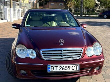 Мерседес Ц-Класс 2006 в Николаеве на Automoto.ua Красный Мерседес Ц-Класс, объемом двигателя 3 л и пробегом 190 тыс. км за 8000 $, фото 1 на Automoto.ua