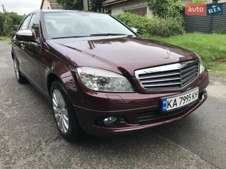 Мерседес Ц-Клас 2008 у Києві на Automoto.ua Червоний Мерседес Ц-Клас, об'ємом двигуна 3 л та пробігом 107 тис. км за 11500 $, фото 1 на Automoto.ua