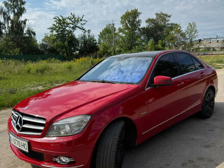 Красный Мерседес Ц-Класс, объемом двигателя 2.5 л и пробегом 299 тыс. км за 8999 $, фото 1 на Automoto.ua