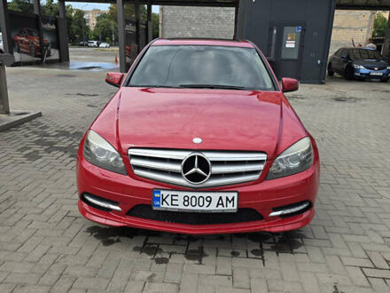 Мерседес Ц-Клас 2011 у Кривому Розі на Automoto.ua Червоний Мерседес Ц-Клас, об'ємом двигуна 3 л та пробігом 362 тис. км за 9300 $, фото 1 на Automoto.ua