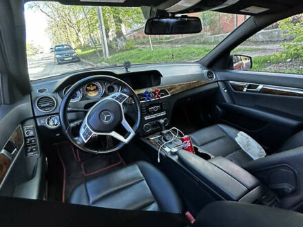 Мерседес Ц-Класс 2011 в Каменце-Подольском на Automoto.ua Красный Мерседес Ц-Класс, объемом двигателя 1.8 л и пробегом 230 тыс. км за 9000 $, фото 1 на Automoto.ua