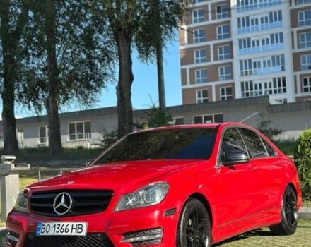 Красный Мерседес Ц-Класс, объемом двигателя 1.8 л и пробегом 243 тыс. км за 10800 $, фото 1 на Automoto.ua