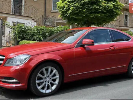 Червоний Мерседес Ц-Клас, об'ємом двигуна 1.8 л та пробігом 140 тис. км за 12000 $, фото 1 на Automoto.ua