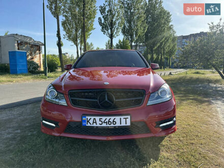 Мерседес Ц-Класс 2013 в Киеве на Automoto.ua Красный Мерседес Ц-Класс, объемом двигателя 3.5 л и пробегом 65 тыс. км за 17000 $, фото 1 на Automoto.ua