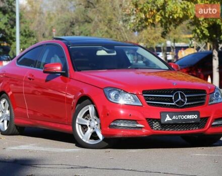 Мерседес Ц-Класс 2014 в Киеве на Automoto.ua Красный Мерседес Ц-Класс, объемом двигателя 1.8 л и пробегом 192 тыс. км за 12000 $, фото 1 на Automoto.ua