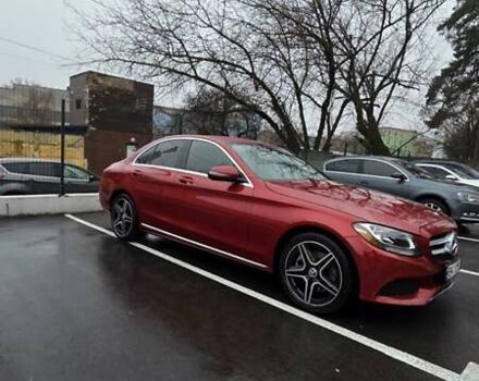 Красный Мерседес Ц-Класс, объемом двигателя 1.99 л и пробегом 92 тыс. км за 15000 $, фото 1 на Automoto.ua