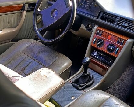 Мерседес Ц-Класс, объемом двигателя 2 л и пробегом 330 тыс. км за 1100 $, фото 2 на Automoto.ua