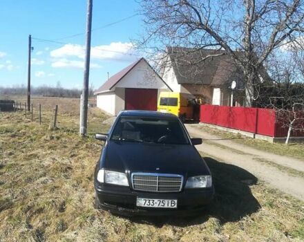 Мерседес Ц-Класс 1994 в Вижнице на Automoto.ua Мерседес Ц-Класс, объемом двигателя 2 л и пробегом 216 тыс. км за 3300 $, фото 1 на Automoto.ua
