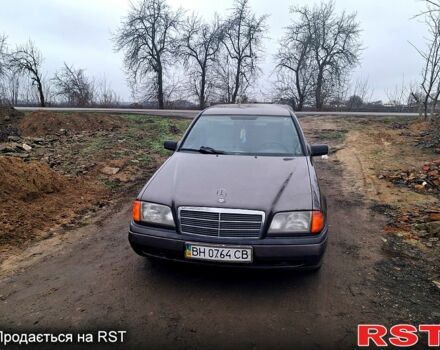 Мерседес Ц-Класс, объемом двигателя 1.8 л и пробегом 320 тыс. км за 2100 $, фото 3 на Automoto.ua