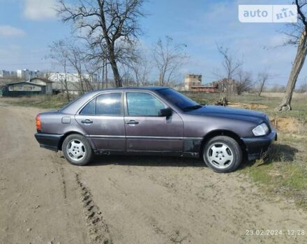 Мерседес Ц-Клас, об'ємом двигуна 0 л та пробігом 318 тис. км за 1800 $, фото 1 на Automoto.ua