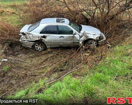 Мерседес Ц-Клас, об'ємом двигуна 2.2 л та пробігом 238 тис. км за 1500 $, фото 3 на Automoto.ua