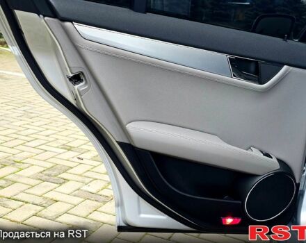 Мерседес Ц-Клас, об'ємом двигуна 3 л та пробігом 190 тис. км за 8200 $, фото 12 на Automoto.ua