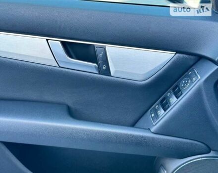 Мерседес Ц-Класс, объемом двигателя 2.2 л и пробегом 206 тыс. км за 12400 $, фото 45 на Automoto.ua