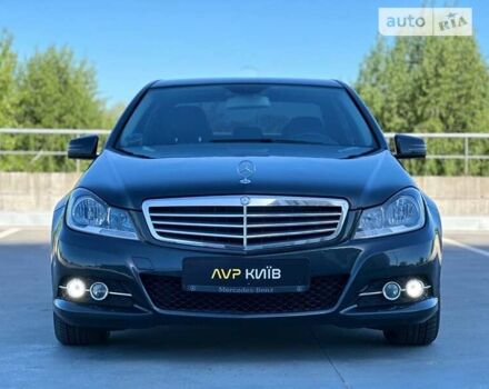 Мерседес Ц-Класс, объемом двигателя 2.2 л и пробегом 206 тыс. км за 12400 $, фото 1 на Automoto.ua