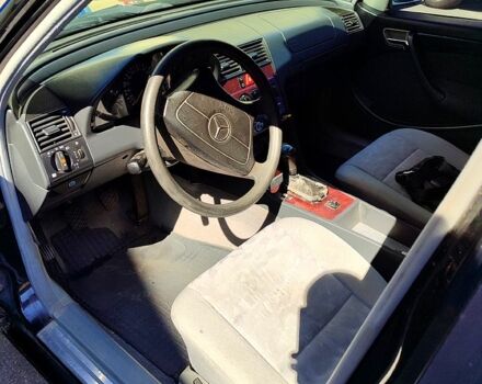 Мерседес Ц-Класс, объемом двигателя 1.8 л и пробегом 400 тыс. км за 2200 $, фото 4 на Automoto.ua