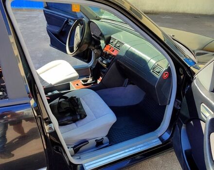 Мерседес Ц-Класс, объемом двигателя 1.8 л и пробегом 400 тыс. км за 2200 $, фото 3 на Automoto.ua