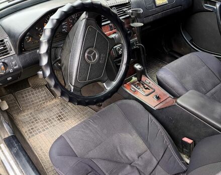 Мерседес Ц-Класс, объемом двигателя 2 л и пробегом 431 тыс. км за 3000 $, фото 5 на Automoto.ua