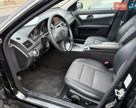 Мерседес Ц-Клас, об'ємом двигуна 2.1 л та пробігом 280 тис. км за 11000 $, фото 15 на Automoto.ua