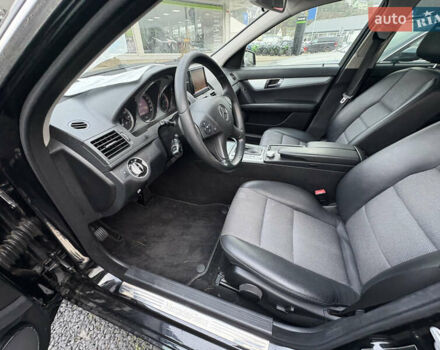 Мерседес Ц-Клас, об'ємом двигуна 2.1 л та пробігом 280 тис. км за 11000 $, фото 16 на Automoto.ua