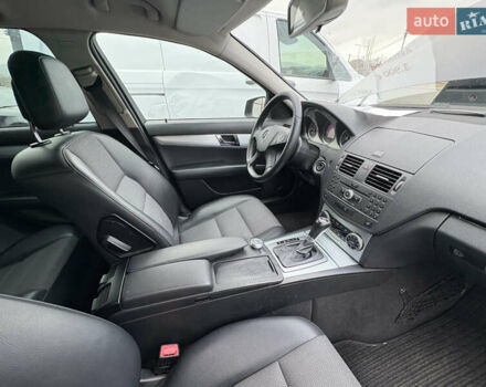 Мерседес Ц-Клас, об'ємом двигуна 2.1 л та пробігом 280 тис. км за 11000 $, фото 12 на Automoto.ua