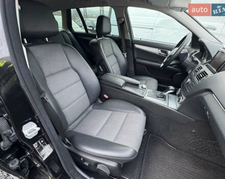 Мерседес Ц-Клас, об'ємом двигуна 2.1 л та пробігом 280 тис. км за 11000 $, фото 14 на Automoto.ua