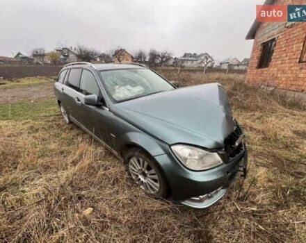 Мерседес Ц-Класс, объемом двигателя 2.2 л и пробегом 200 тыс. км за 5600 $, фото 4 на Automoto.ua