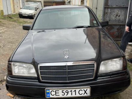 Мерседес Ц-Класс 1993 в Черновцах на Automoto.ua Мерседес Ц-Класс, объемом двигателя 1.8 л и пробегом 300 тыс. км за 2000 $, фото 1 на Automoto.ua