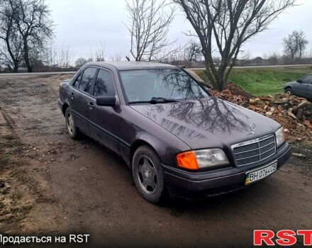 Мерседес Ц-Класс, объемом двигателя 1.8 л и пробегом 320 тыс. км за 2100 $, фото 1 на Automoto.ua