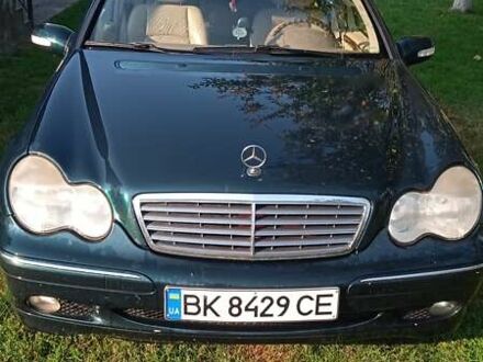 Мерседес Ц-Класс 2001 в Млинов на Automoto.ua Мерседес Ц-Класс, объемом двигателя 2.69 л и пробегом 400 тыс. км за 4200 $, фото 1 на Automoto.ua