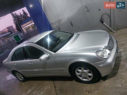 Мерседес Ц-Класс 2002 в Тернополе на Automoto.ua Мерседес Ц-Класс, объемом двигателя 2.15 л и пробегом 211 тыс. км за 6000 $, фото 1 на Automoto.ua