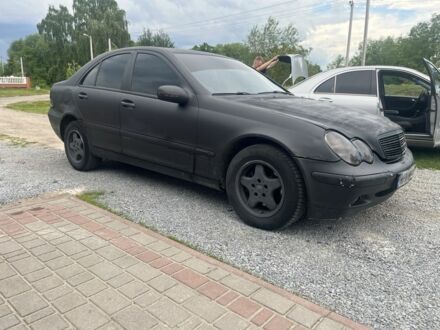 Мерседес Ц-Класс 2004 в Яворове на Automoto.ua Мерседес Ц-Класс, объемом двигателя 1.8 л и пробегом 300 тыс. км за 1450 $, фото 1 на Automoto.ua