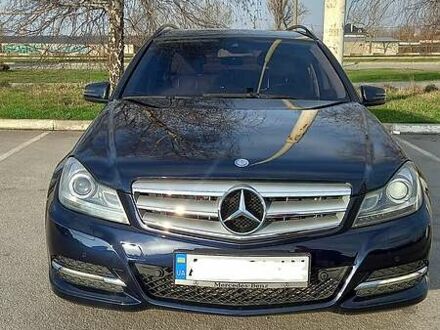 Мерседес Ц-Клас 2011 у Запоріжжя на Automoto.ua Мерседес Ц-Клас, об'ємом двигуна 2.2 л та пробігом 237 тис. км за 11000 $, фото 1 на Automoto.ua