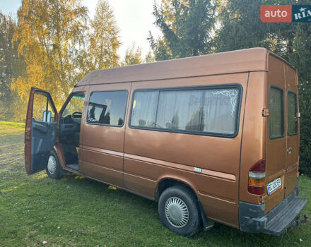 Желтый Мерседес Ц-Класс, объемом двигателя 2.87 л и пробегом 857 тыс. км за 6800 $, фото 4 на Automoto.ua