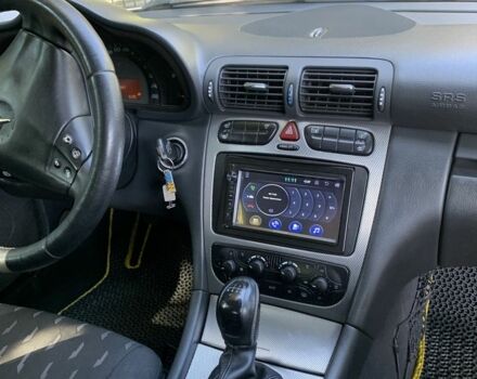 Серый Мерседес Ц-Класс, объемом двигателя 2 л и пробегом 269 тыс. км за 2900 $, фото 12 на Automoto.ua