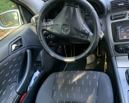 Серый Мерседес Ц-Класс, объемом двигателя 2 л и пробегом 269 тыс. км за 2900 $, фото 5 на Automoto.ua