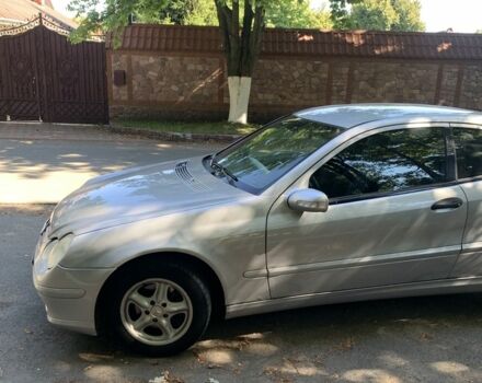 Серый Мерседес Ц-Класс, объемом двигателя 2 л и пробегом 269 тыс. км за 2900 $, фото 14 на Automoto.ua