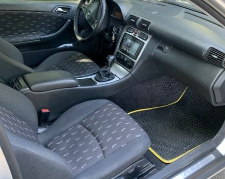 Серый Мерседес Ц-Класс, объемом двигателя 2 л и пробегом 269 тыс. км за 2900 $, фото 4 на Automoto.ua