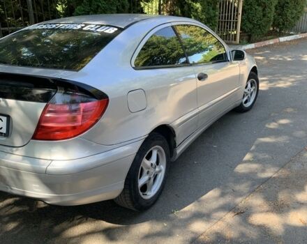 Серый Мерседес Ц-Класс, объемом двигателя 2 л и пробегом 269 тыс. км за 2900 $, фото 2 на Automoto.ua