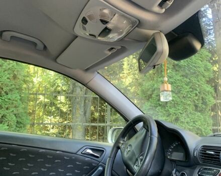 Серый Мерседес Ц-Класс, объемом двигателя 2 л и пробегом 269 тыс. км за 2900 $, фото 9 на Automoto.ua