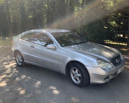 Серый Мерседес Ц-Класс, объемом двигателя 2 л и пробегом 269 тыс. км за 2900 $, фото 13 на Automoto.ua