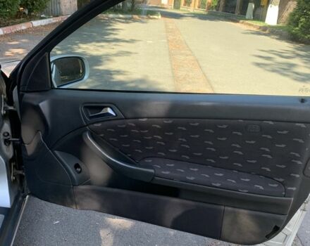 Серый Мерседес Ц-Класс, объемом двигателя 2 л и пробегом 269 тыс. км за 2900 $, фото 10 на Automoto.ua