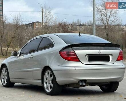 Сірий Мерседес Ц-Клас, об'ємом двигуна 2.2 л та пробігом 250 тис. км за 3850 $, фото 5 на Automoto.ua