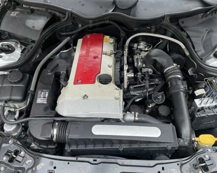 Серый Мерседес Ц-Класс, объемом двигателя 2 л и пробегом 274 тыс. км за 2450 $, фото 4 на Automoto.ua