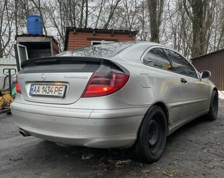Серый Мерседес Ц-Класс, объемом двигателя 2 л и пробегом 274 тыс. км за 2450 $, фото 1 на Automoto.ua
