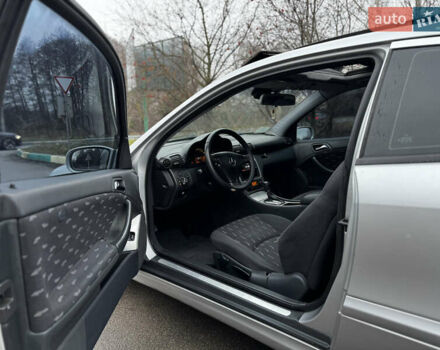 Сірий Мерседес Ц-Клас, об'ємом двигуна 2 л та пробігом 270 тис. км за 2950 $, фото 8 на Automoto.ua