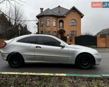 Сірий Мерседес Ц-Клас, об'ємом двигуна 2 л та пробігом 270 тис. км за 2950 $, фото 6 на Automoto.ua