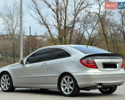 Сірий Мерседес Ц-Клас, об'ємом двигуна 2.2 л та пробігом 250 тис. км за 3850 $, фото 6 на Automoto.ua